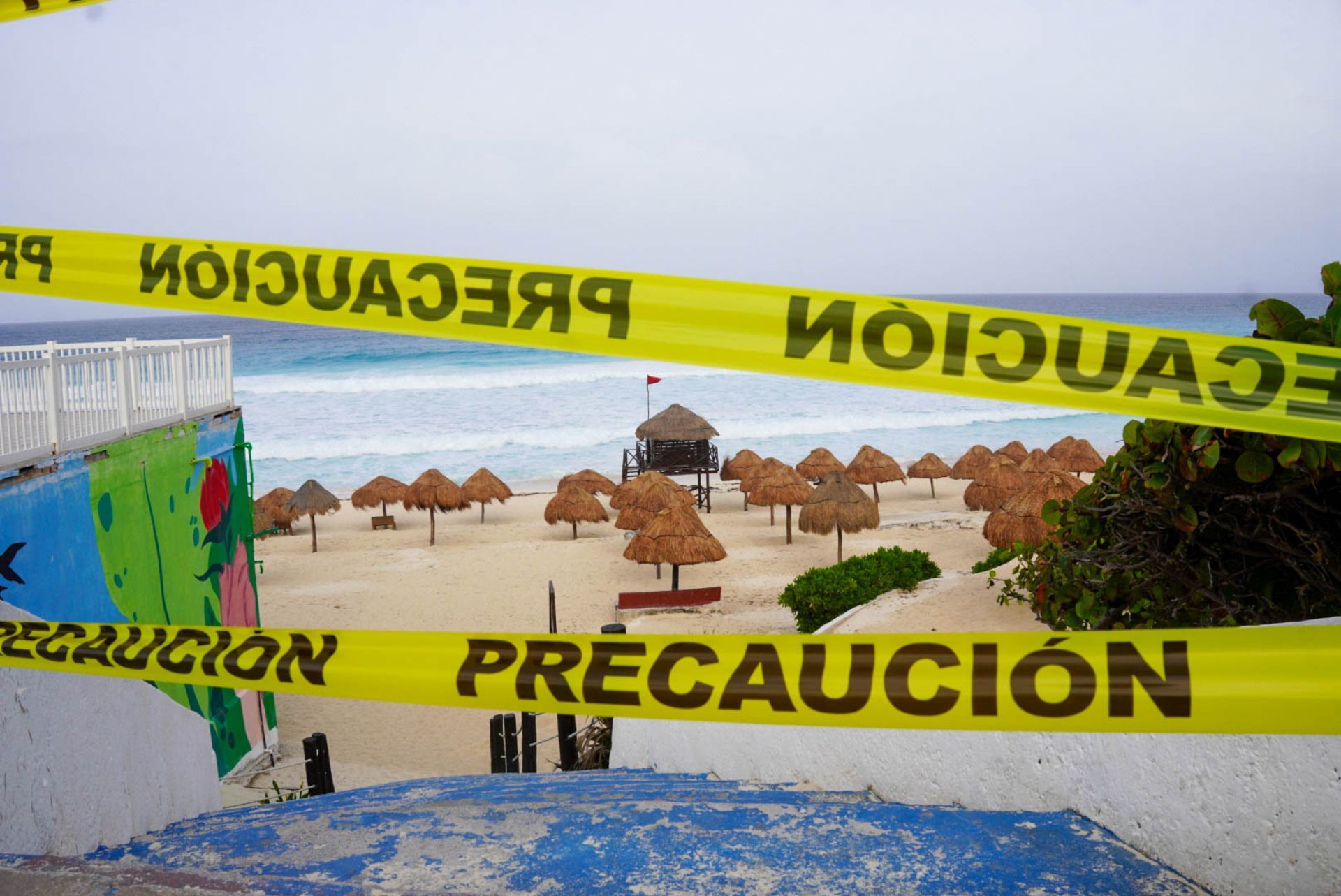 Emiten Alerta Roja en Quintana Roo por llegada de huracán Beryl