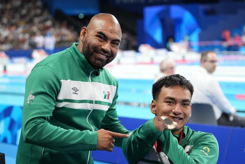 Ángel Camacho celebra su segunda medalla paralímpica