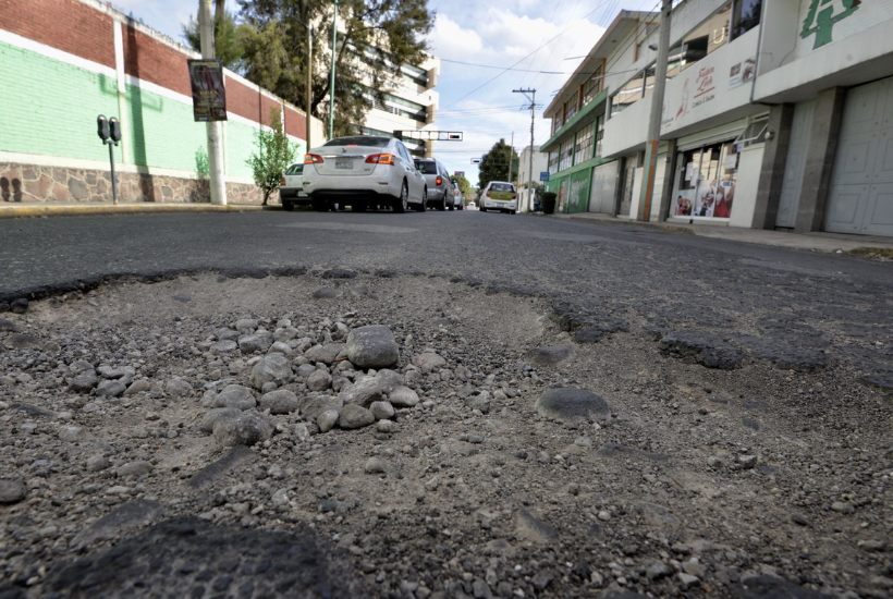 Anuncian que ahora el bacheo se realizará durante el día y la noche. Foto: Artemio Guerra/Cuartoscuro