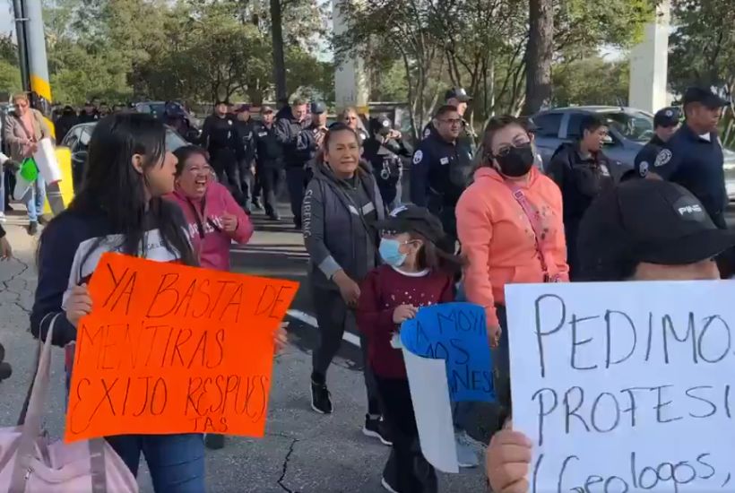 Manifestantes avanzan por Avenida Lomas Verdes