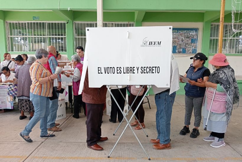 En la pasada jornada electoral, 67 alcaldes y alcaldesas buscaron la reelección. Foto Alma Ríos