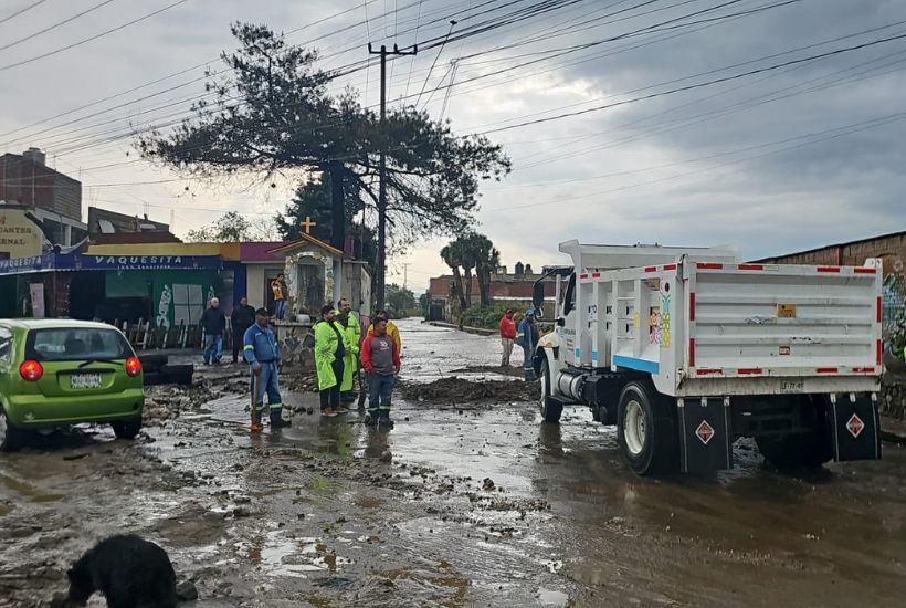 La lluvia de este jueves y la acumulación de basura provocó que subiera el nivel de los arroyos Nasas y El Arenal. /Foto: Ayuntamiento de Metepec: 