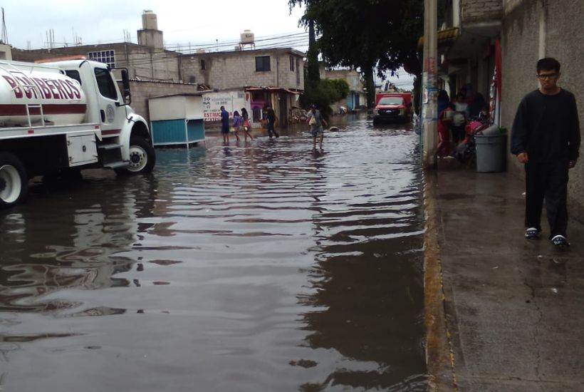 Calles inundadas en Chimalhuacán 